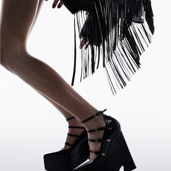 NWT Versace Satin Black Tempest Platform Pump - Picture 5 of 17